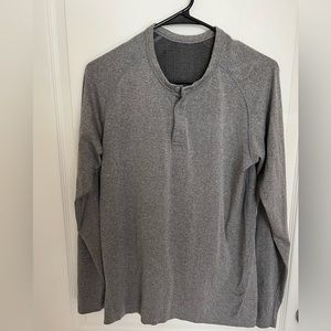 Lululemon Men’s Henley in Gray. Size small. Excellent like new condition.